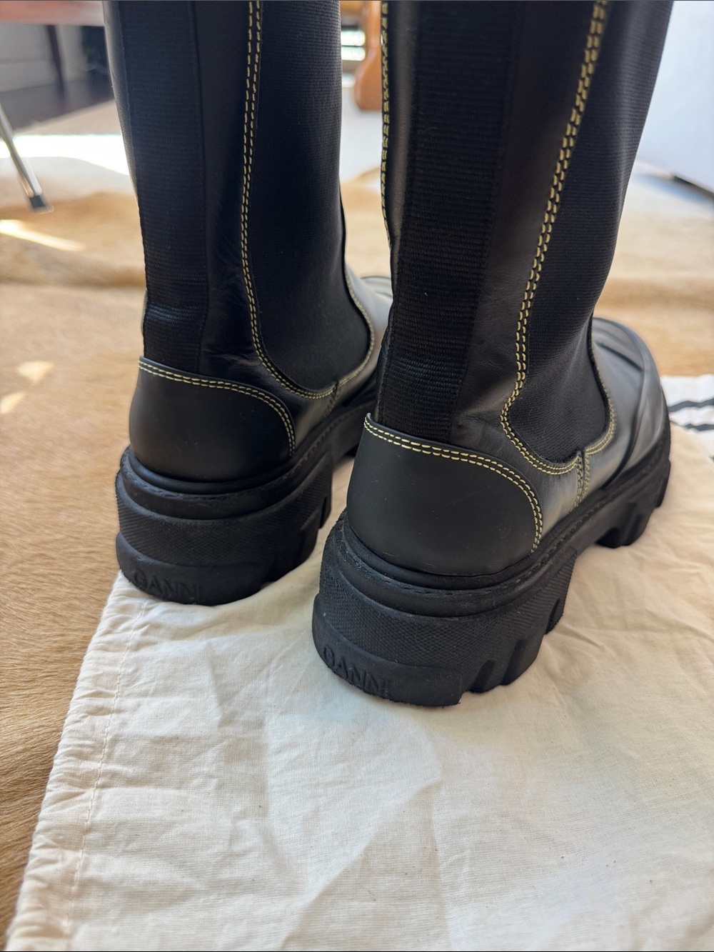 Ganni Black Leather Chunky Chelsea Boots with Contrast Stitching - 41 - Picture 7 of 8